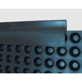 Felületszivárgó drainlemezhez lezáró profil