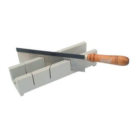 Gérláda fűrésszel