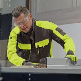 Munkaruházat és védőfelszerelés